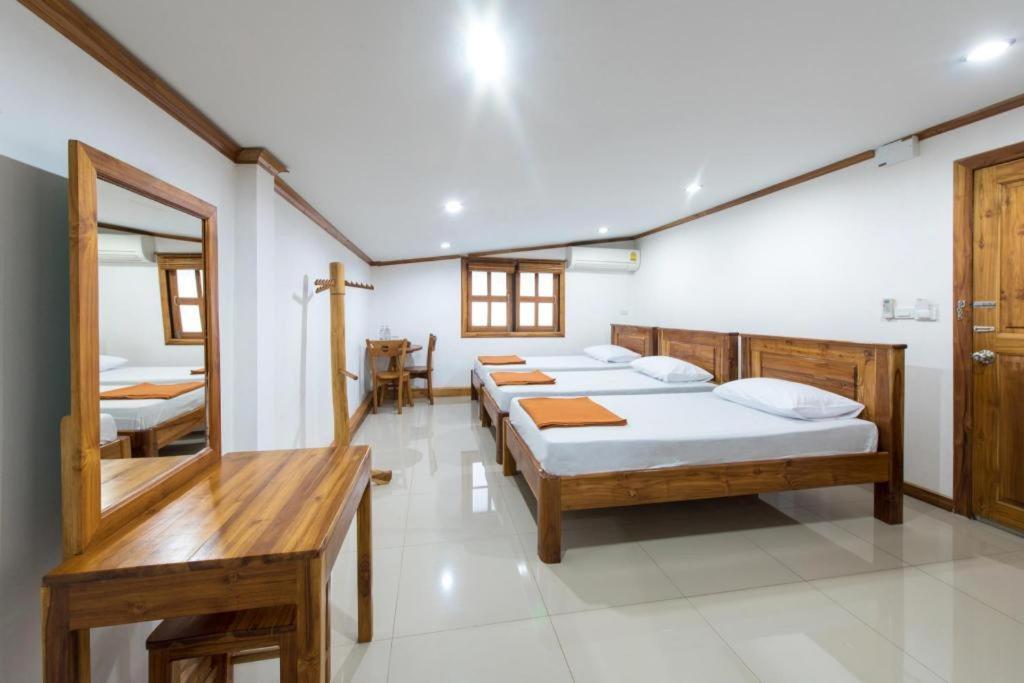 Thongphaphum Place Extérieur photo
