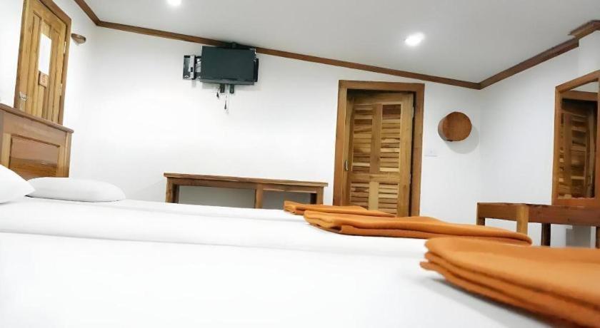 Thongphaphum Place Extérieur photo