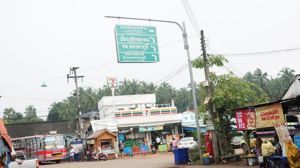 Thongphaphum Place Extérieur photo